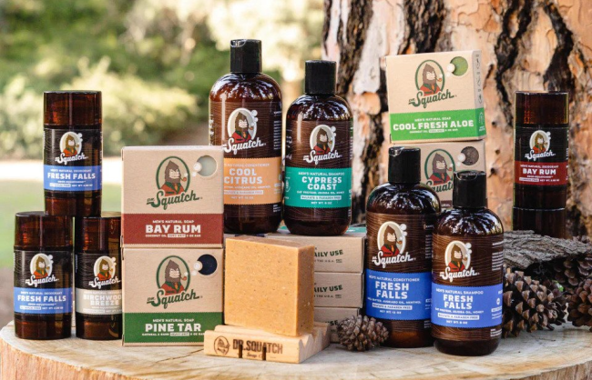 Dr. Squatch Lotion and Soap Pack - Moisturizing Lotion and 4 Bars of  Natural Men's Bar Soap - Pine Tar, Wood Barrel Bourbon, Birchwood Breeze,  and Alpine Sage 